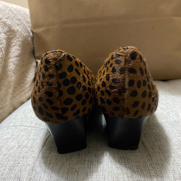Leopard-Print Wedge Heels (Size 7) - Picture 3 of 4